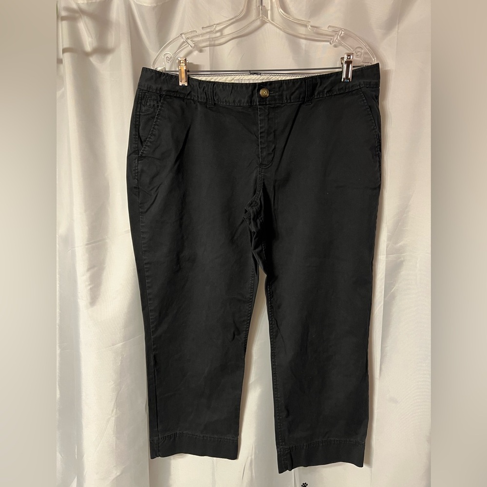 Old Navy Black Capris Pants in EUC size 14